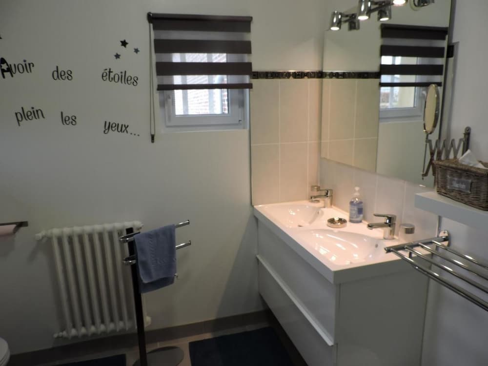Double Room, 1 Queen Bed (Terre Et Mer) photo 2