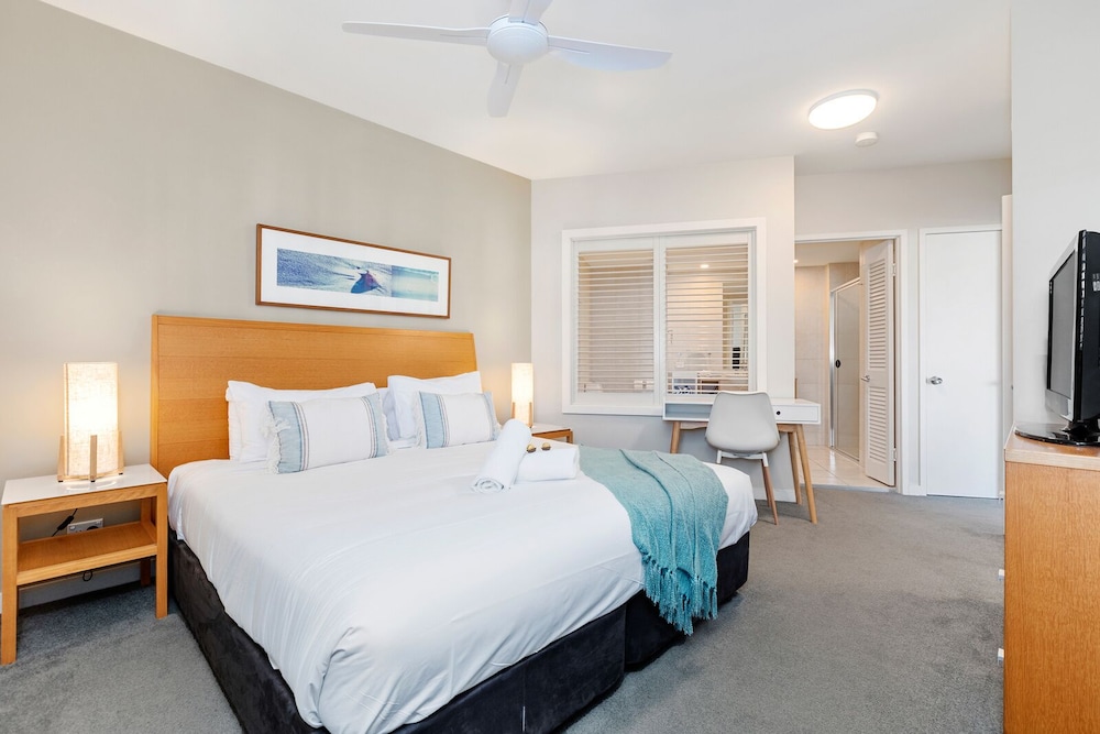 Two Bedroom Dual-Key Spa Suite with Pool View