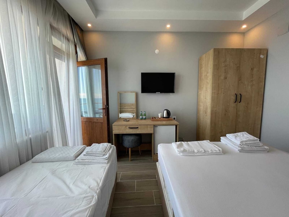 Standard Triple Room, Sea View photo 3