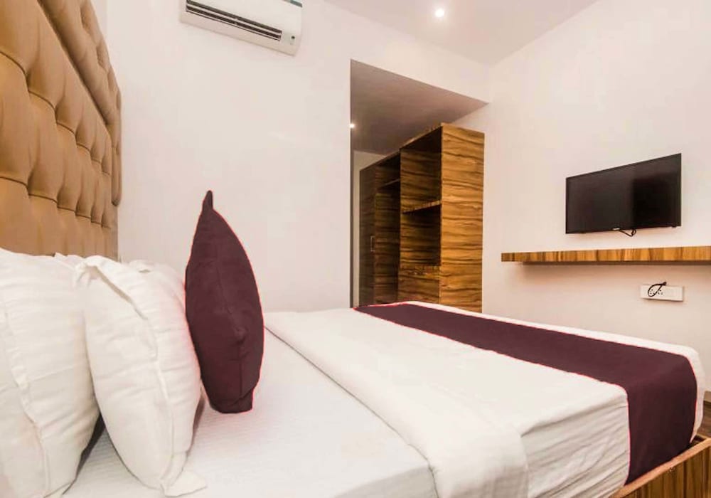 Deluxe Double Room - Photo 12