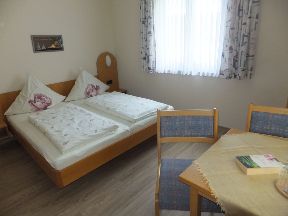 Standard Double Room photo 3