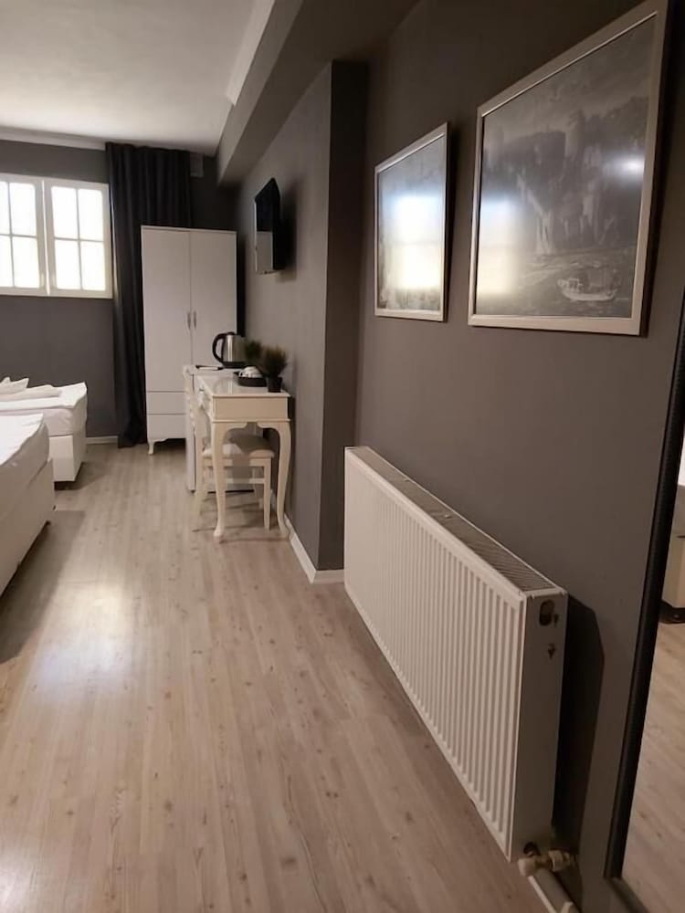 Economy Triple Room, 1 Bedroom, No Windows, Ground Floor photo 1