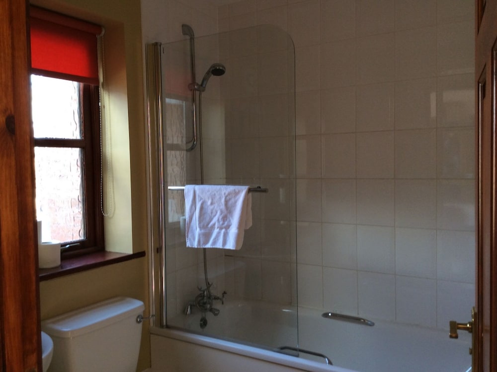 Triple Room, Ensuite photo 2