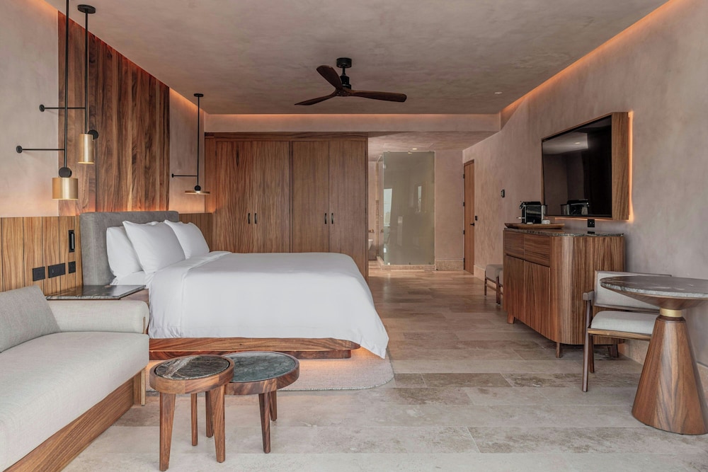 Junior Suite, 1 King Bed, Balcony, Oceanfront