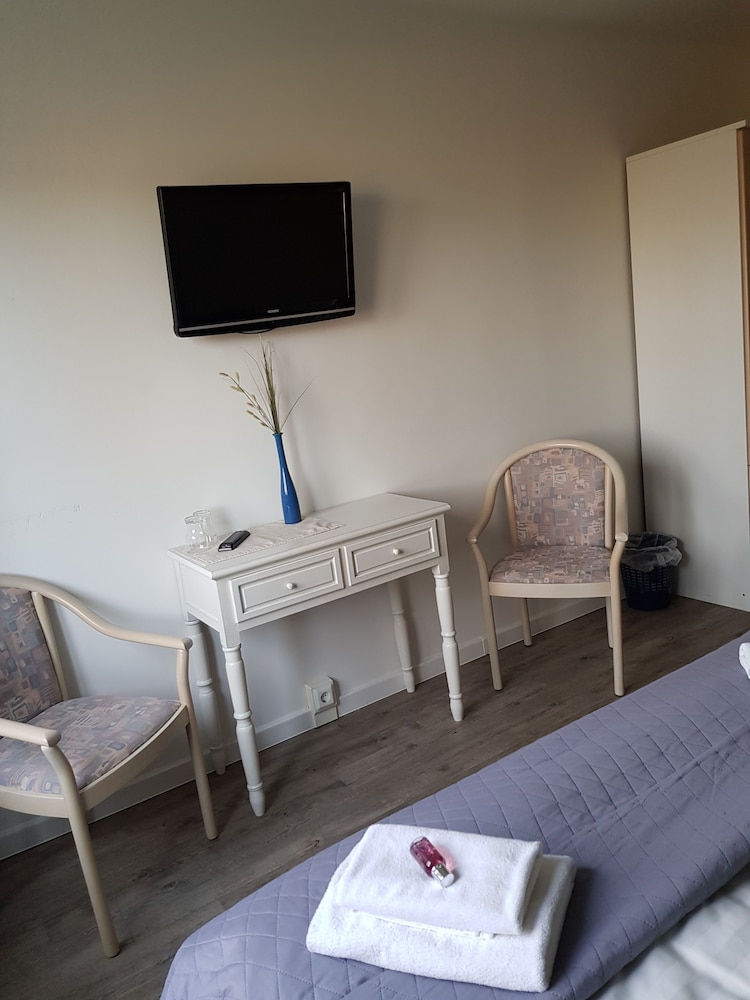 Standard Double Room photo 3