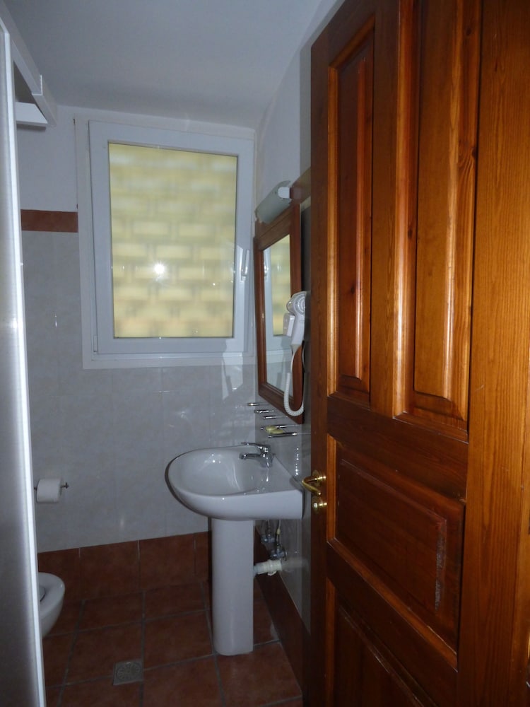 Double or Twin Room, Mountain View photo 3