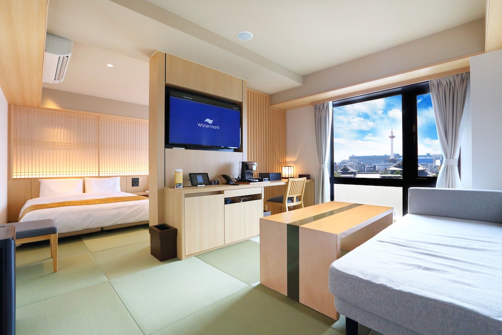 Suite - Photo 1