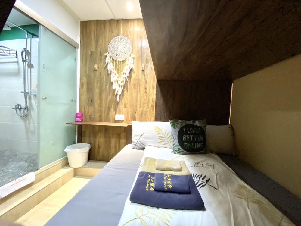 Signature Quadruple Room, Multiple Beds, Non Smoking photo 3