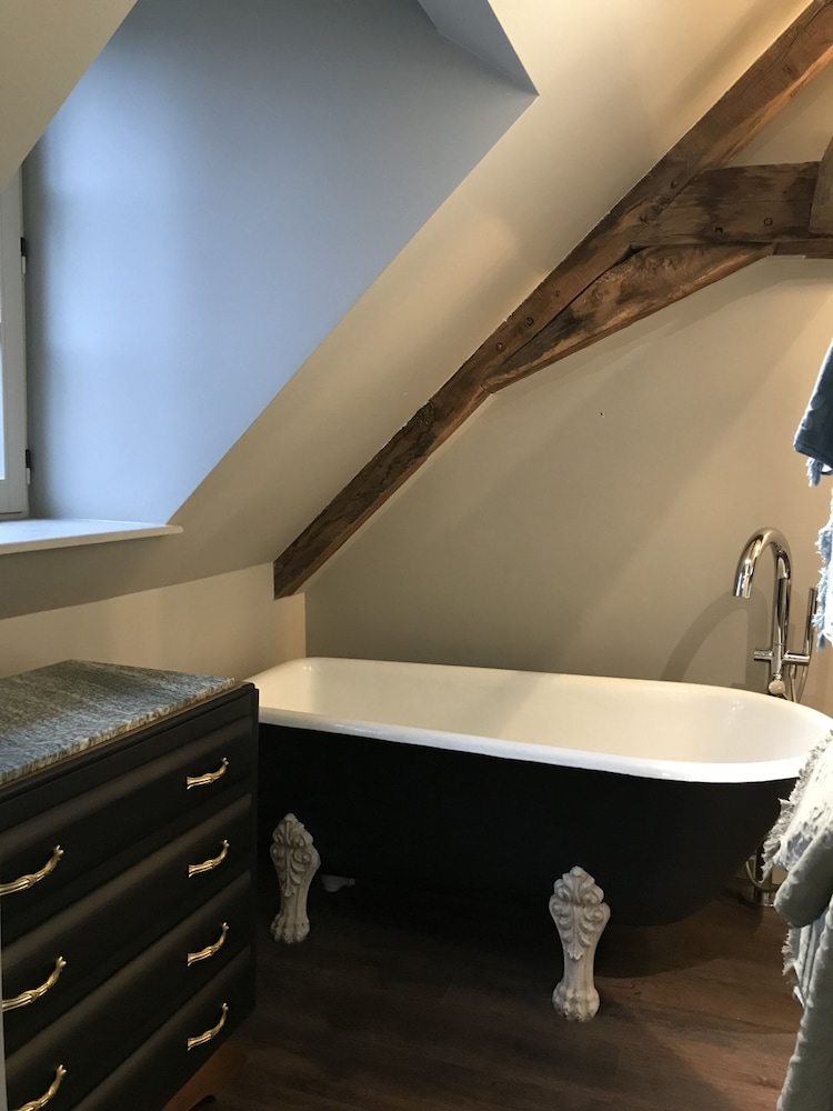 Romantic Apartment, Ensuite, Garden View photo 3