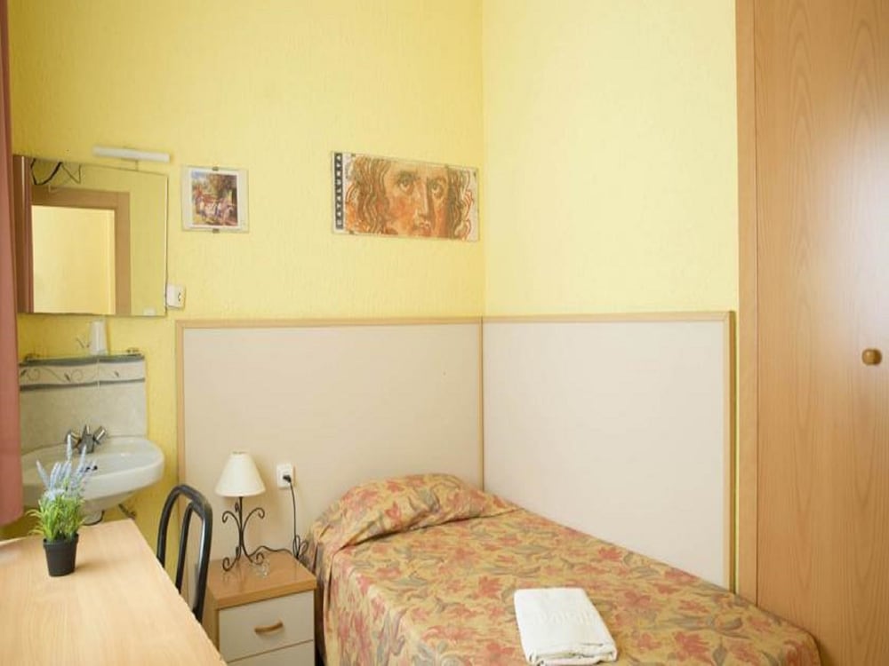 Habitación individual, baño compartido