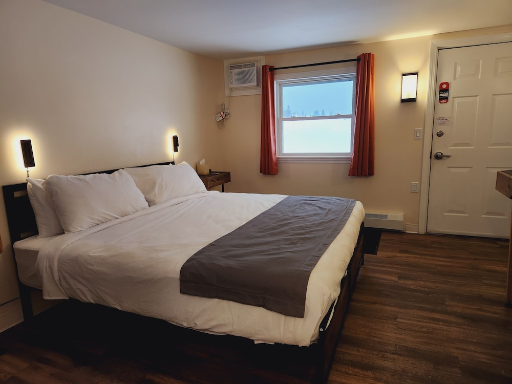 Room, 1 King Bed, Golf View, Ground Floor photo 2