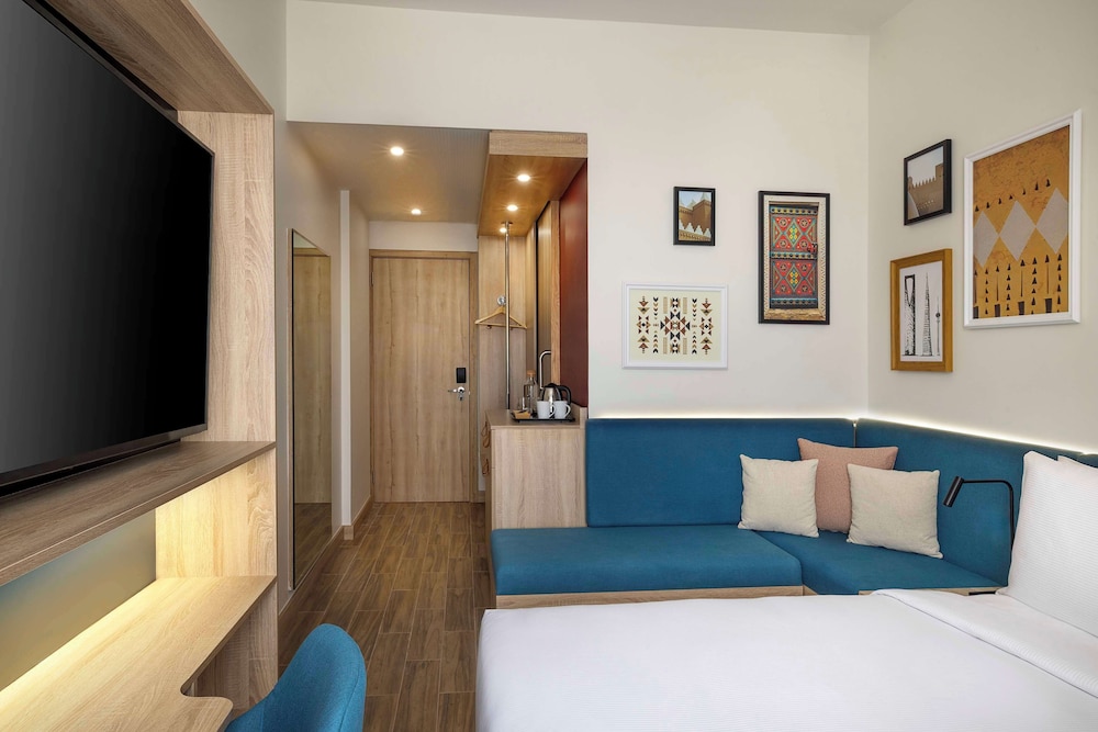 Room, 1 King Bed photo 2