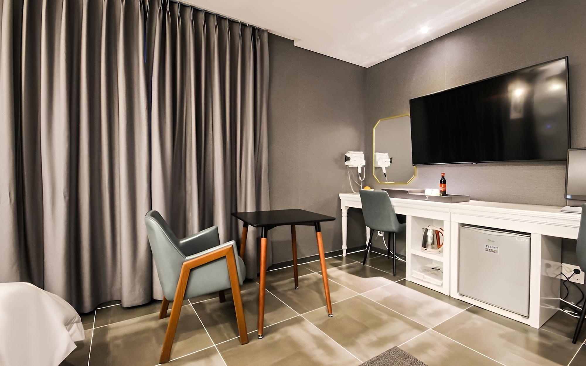 Room (Twin (Netflix available styler equipp) - Photo 4