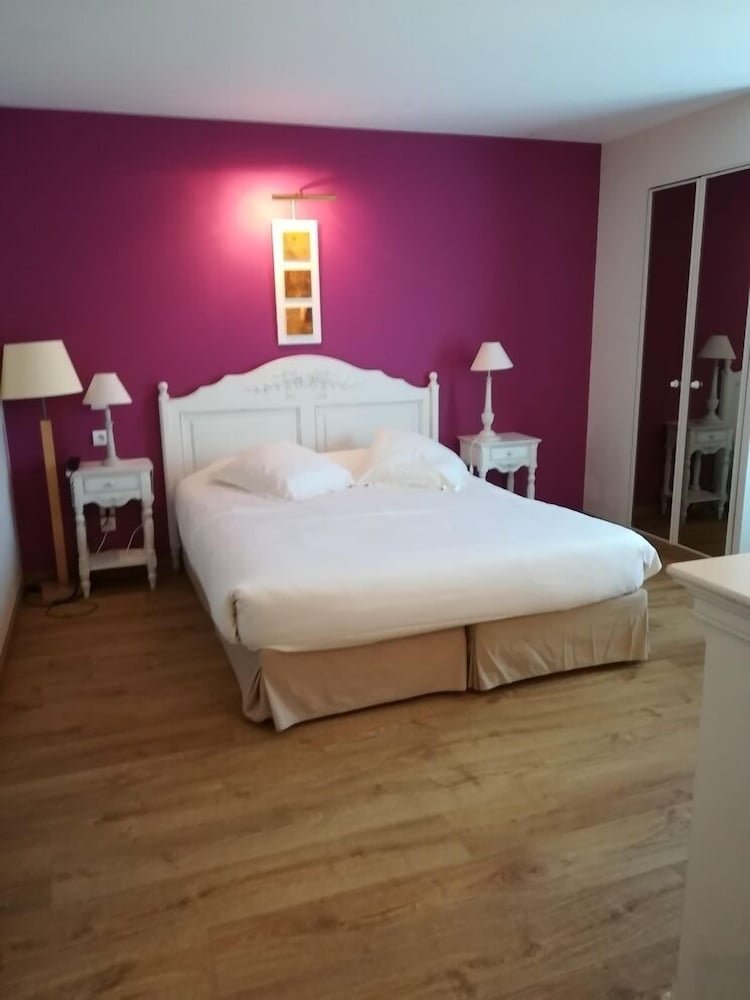 Superior Studio, 1 Queen Bed, Balcony (Kitchenette)