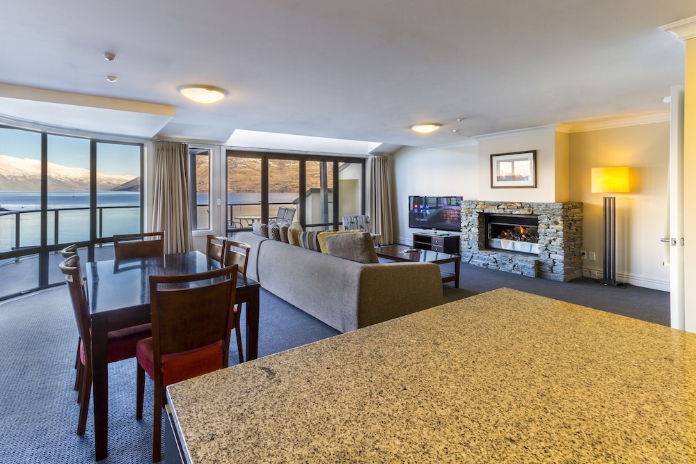 2 Bedroom Lakeview Apartment - Photo 9