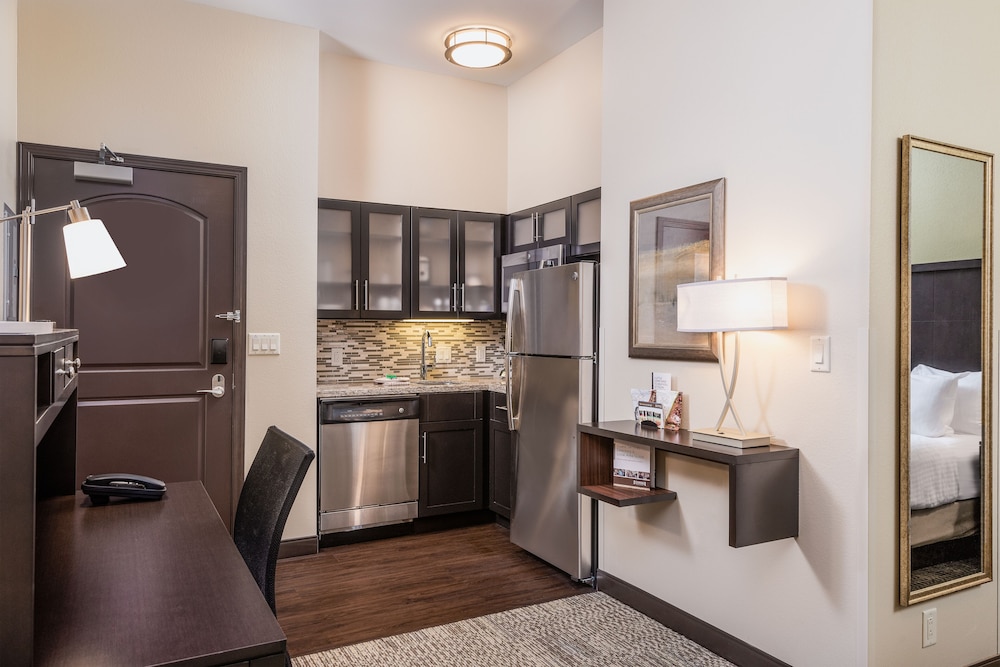 Studio Suite, 1 Queen Bed, Accessible, Kitchen (Comm, Kitchen)