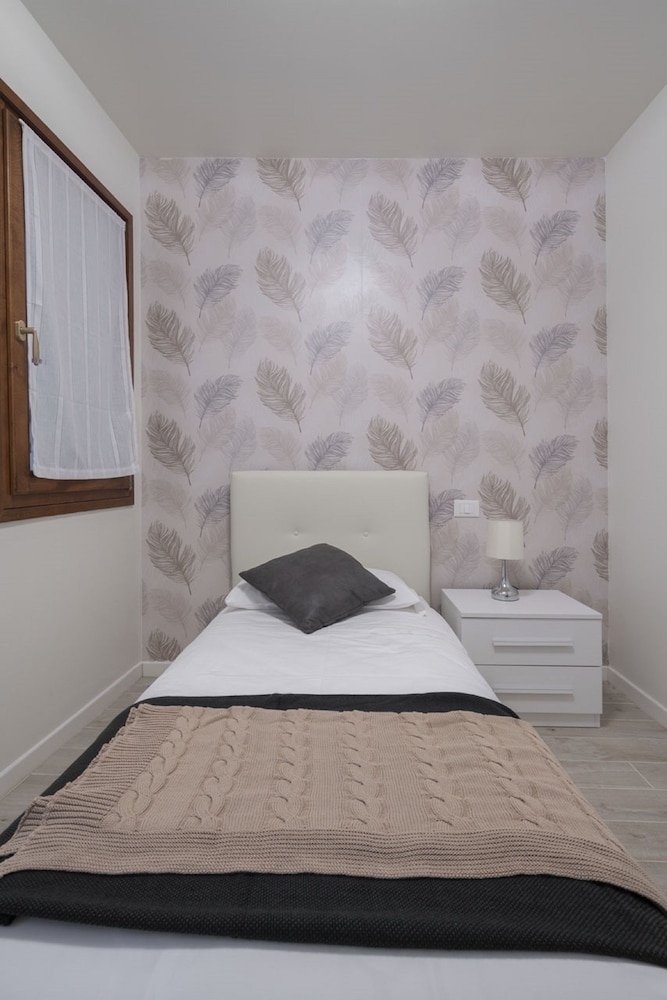 Design Apartment, 2 Bedrooms, Canal View (1 - Check-in online) photo 2