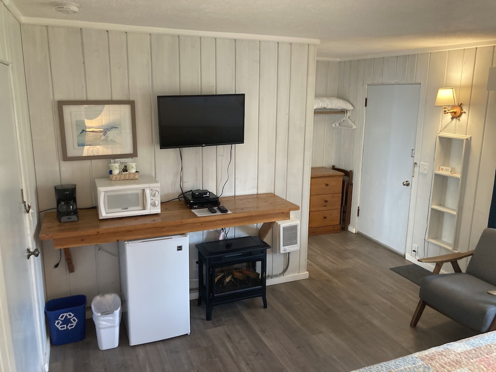 Standard Room, 1 King Bed, Mountain View, Ground Floor, photo 6
