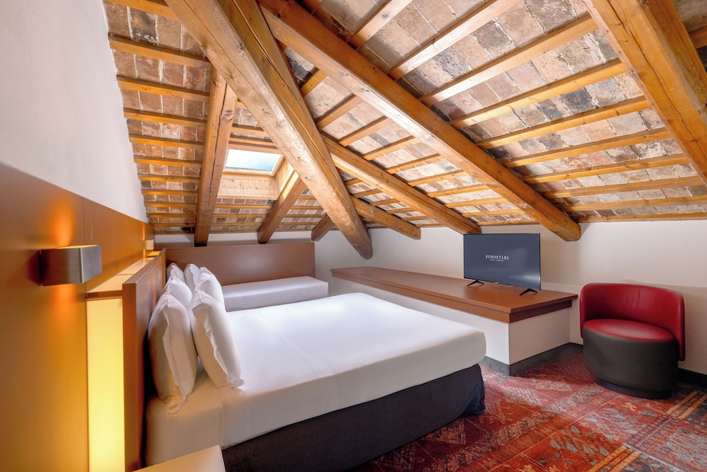 Family Suite (Triple)
