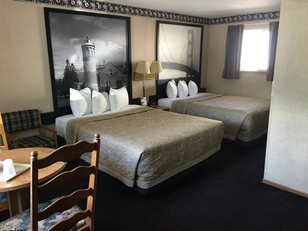 Standard Room, 2 Queen Beds, Courtyard View photo 2