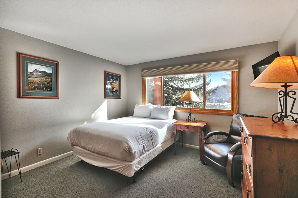 Condo, 2 Bedrooms