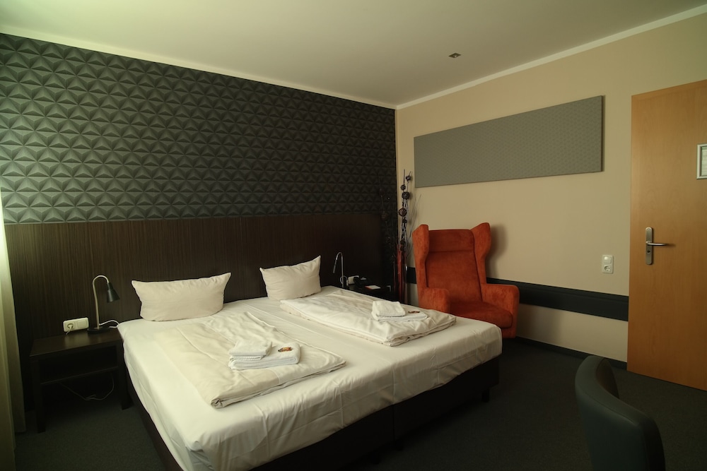 Standard Double or Twin Room - Photo 7