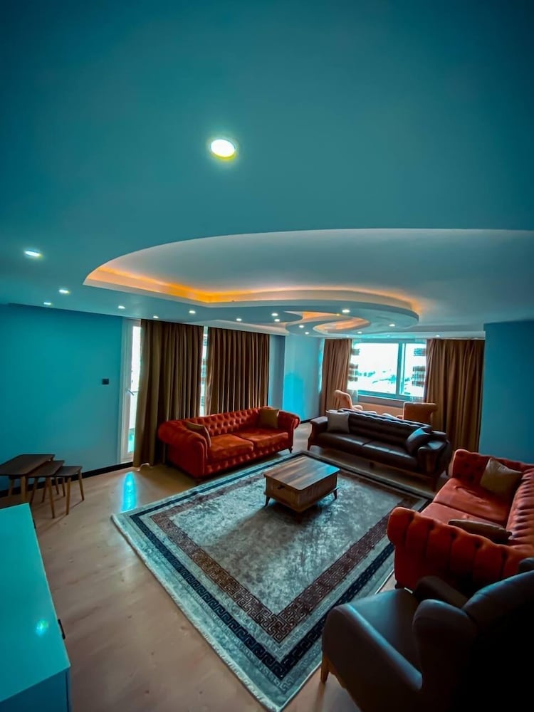 Panoramic Penthouse, 2 Bedrooms, Lake View photo 2