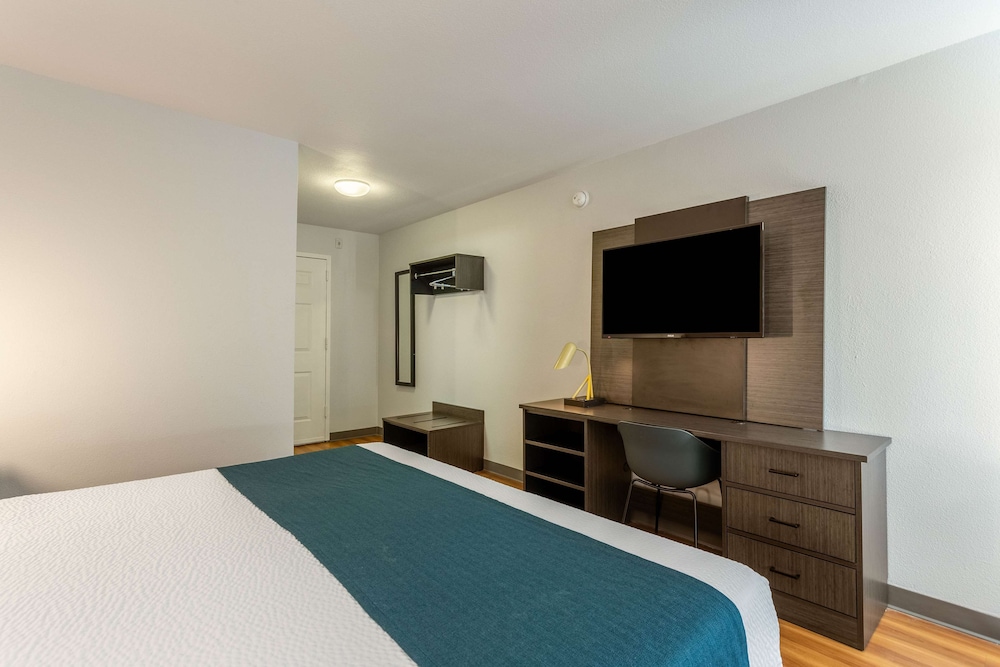Standard Room, 1 King Bed, Non Smoking photo 1