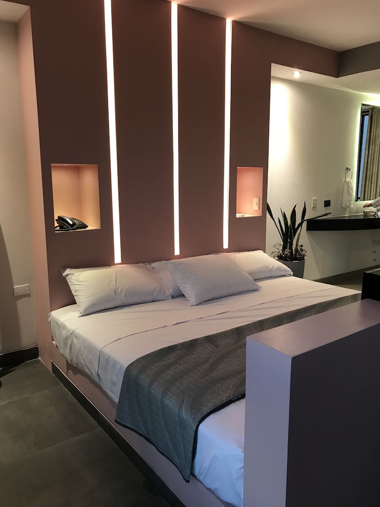 Double Room, 1 Queen Bed photo 2