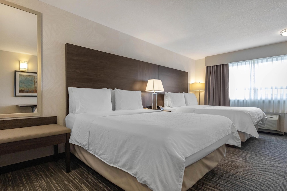 Standard Room, 2 Queen Beds, Non Smoking, Refrigerator & Microwave (Dining Table) - Photo 2