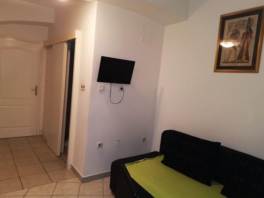Apartment, 1 Bedroom - Photo 2