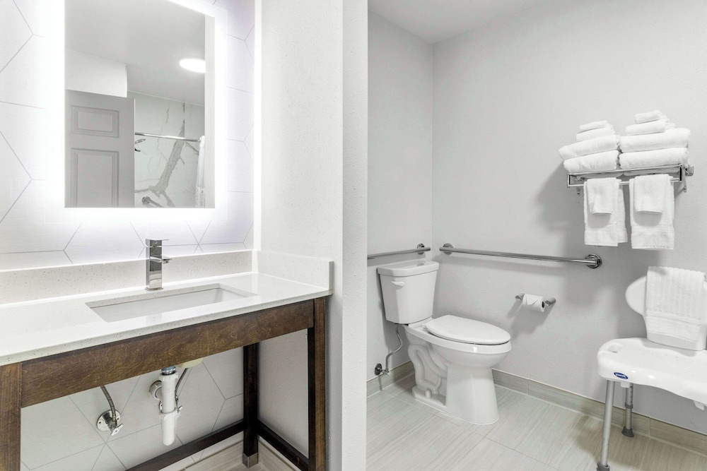 Suite, Multiple Beds, Accessible, Non Smoking - Photo 4