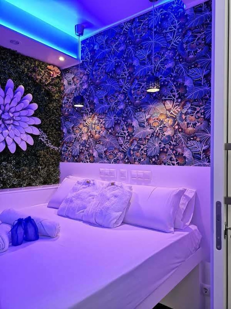 Mini Mini Double Room con baño compartido photo 3