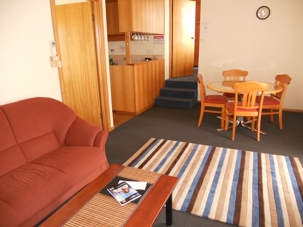Standard Apartment, 2 Bedrooms, Kitchen (Self Contained Unit) photo 2