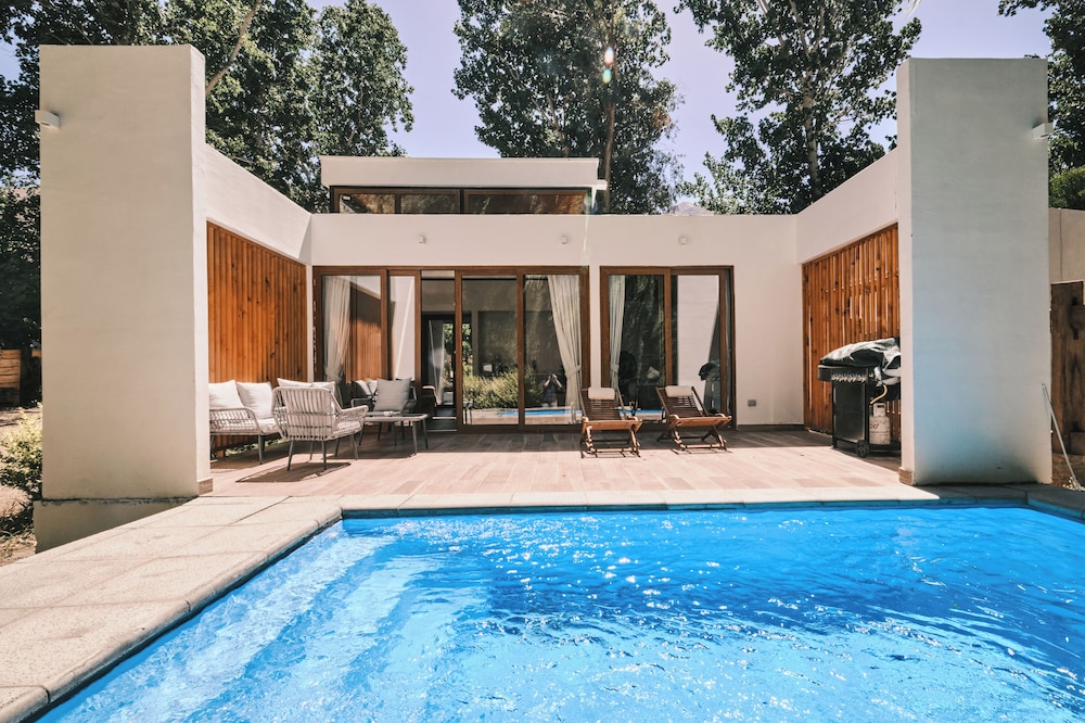 Deluxe Villa, 1 King Bed, Private Pool, Poolside photo 3