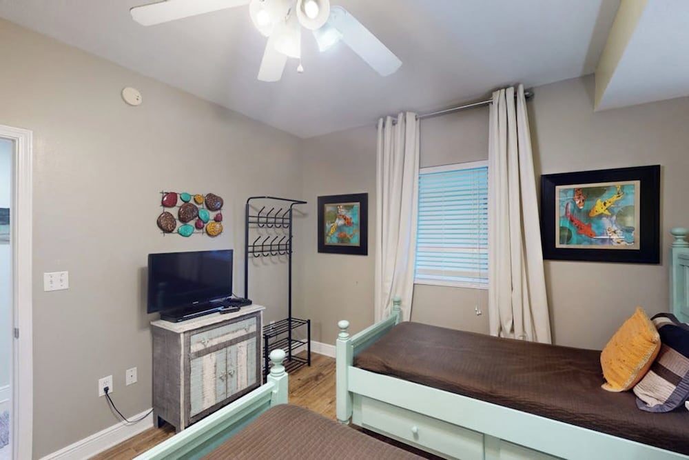 Exclusive Condo, 3 Bedrooms, Balcony, Beach View