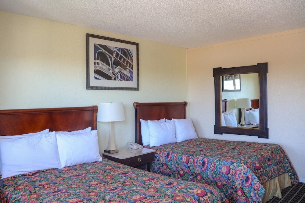 Standard Room, 2 Double Beds, Non Smoking photo 2