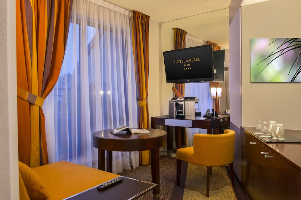 Panoramic Suite, Terrace (Eiffel Tower view) photo 3