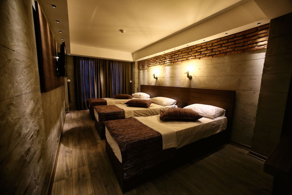 Economy Twin Room (Without Window) photo 1