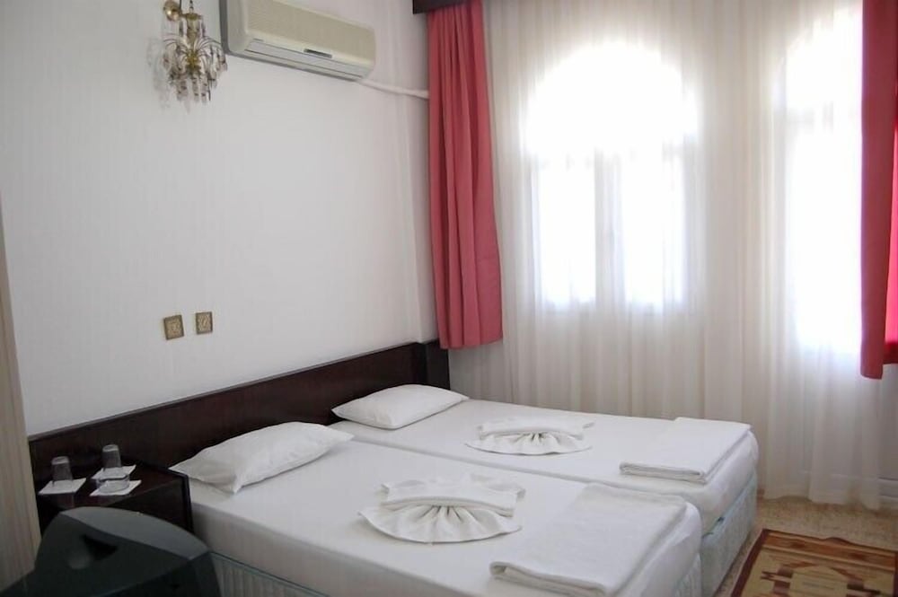 Standard Double or Twin Room photo 3