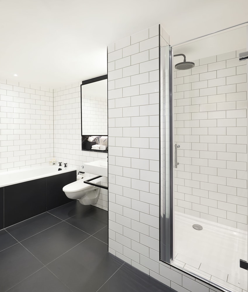 Andaz, Large Suite 1 king bed thumbnail 5