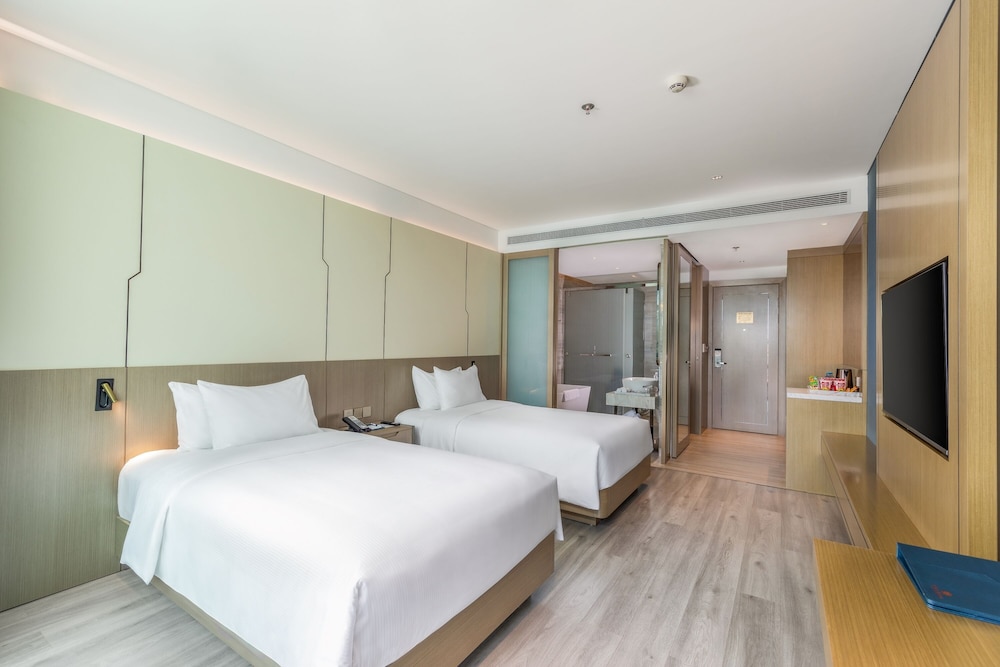 Premier Twin Partial Sea View with Balcony - Photo 2