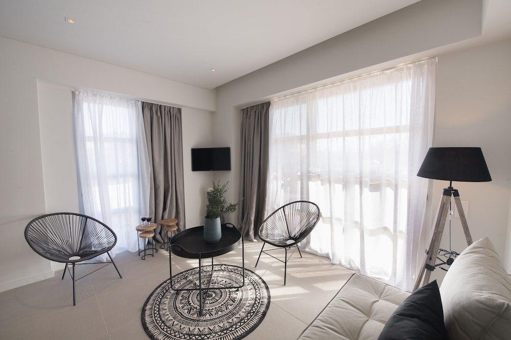 Suite, Pool View photo 2