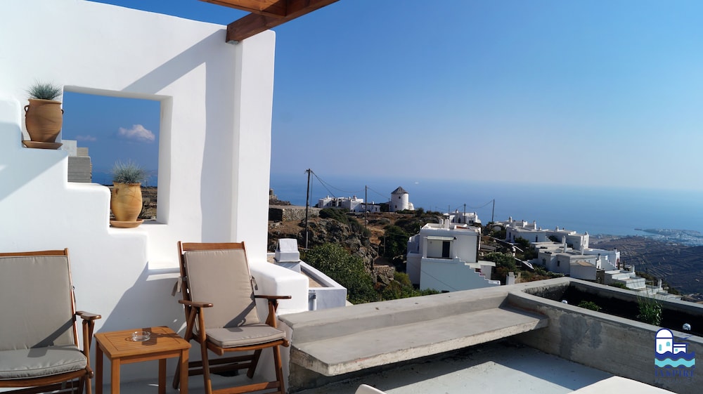 Deluxe Duplex, 3 Bedrooms, Sea Facing (Triantaros II) photo 1