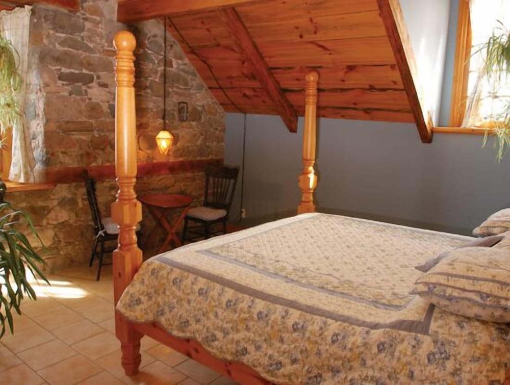 Royal Suite, 1 King Bed, Jetted Tub photo 2