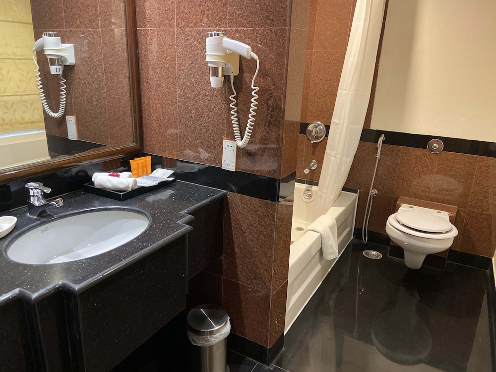 Suite - Photo 11