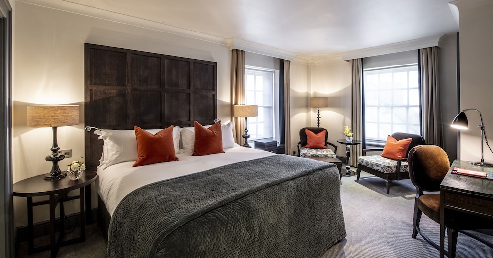 Deluxe Room, 1 Queen Bed photo 3