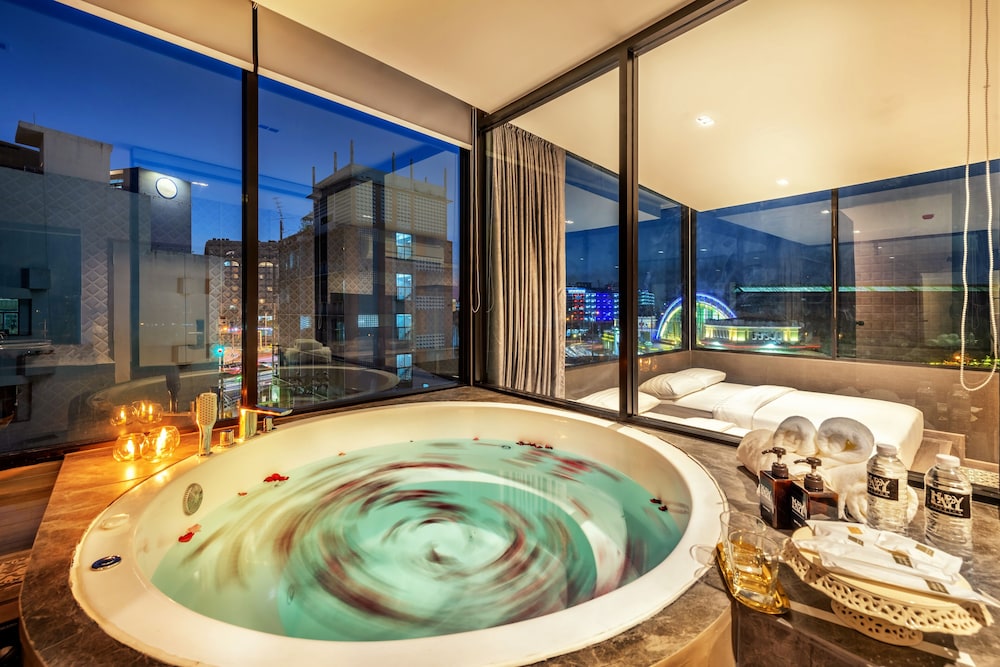 Triple Room with Jacuzzi photo 2