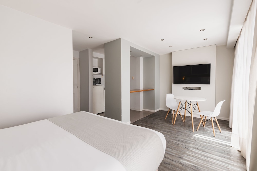 Superior Penthouse, 1 Queen Bed, Non Smoking, City View photo 3