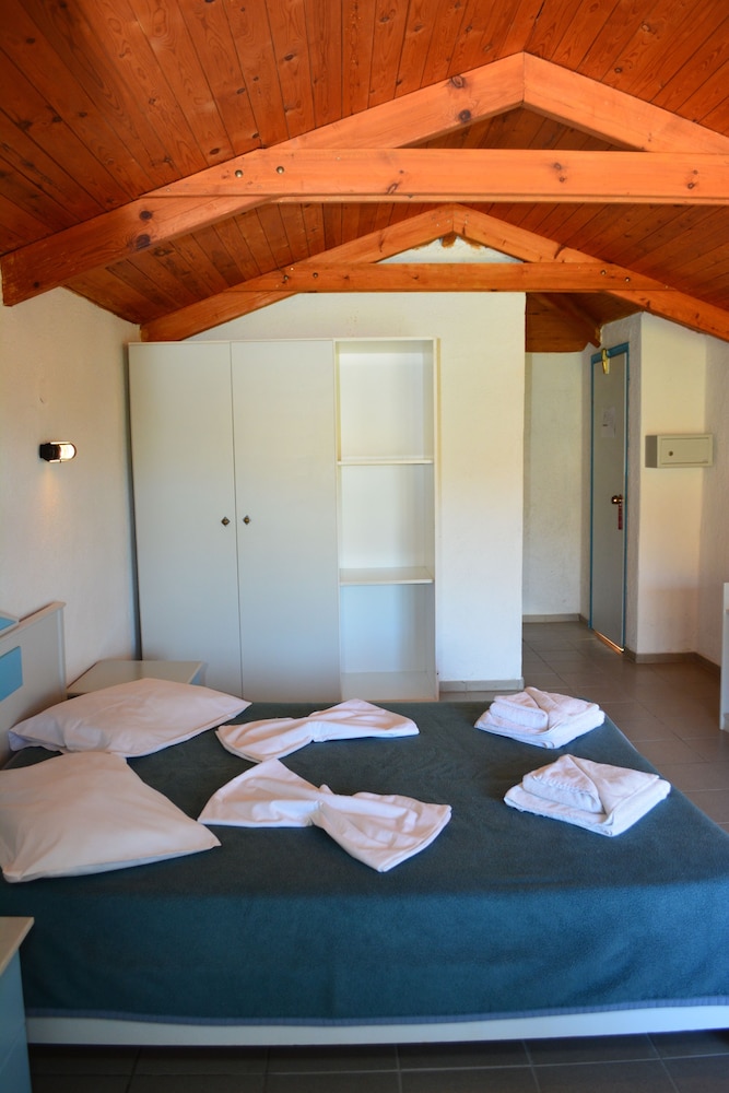Superior Double or Twin Room, Private Pool, Partial Sea View